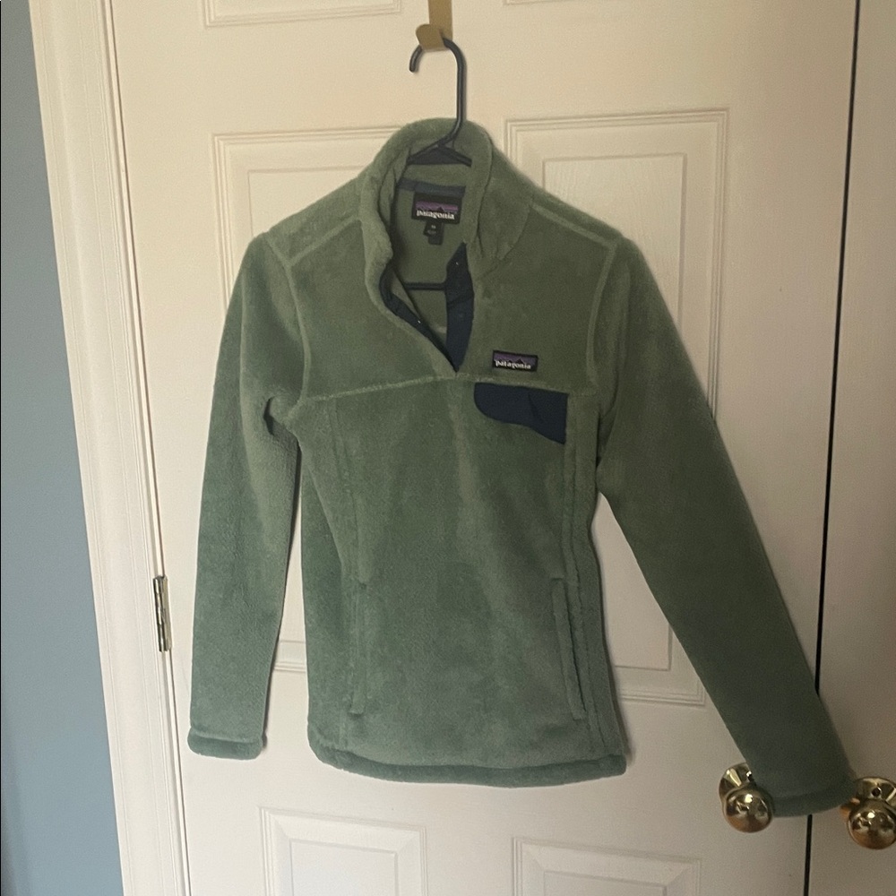 Patagonia  Green polartec Fleece Jacket with Navy Accent women’s size XS